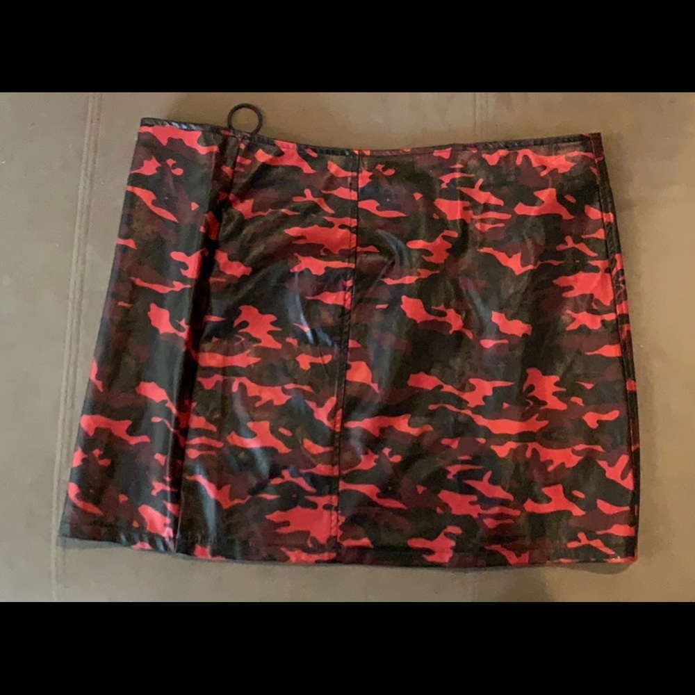 Wild fable red army print faux leather skirt XL